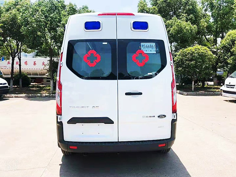 福特V362中軸中頂柴油版監(jiān)護型救護車