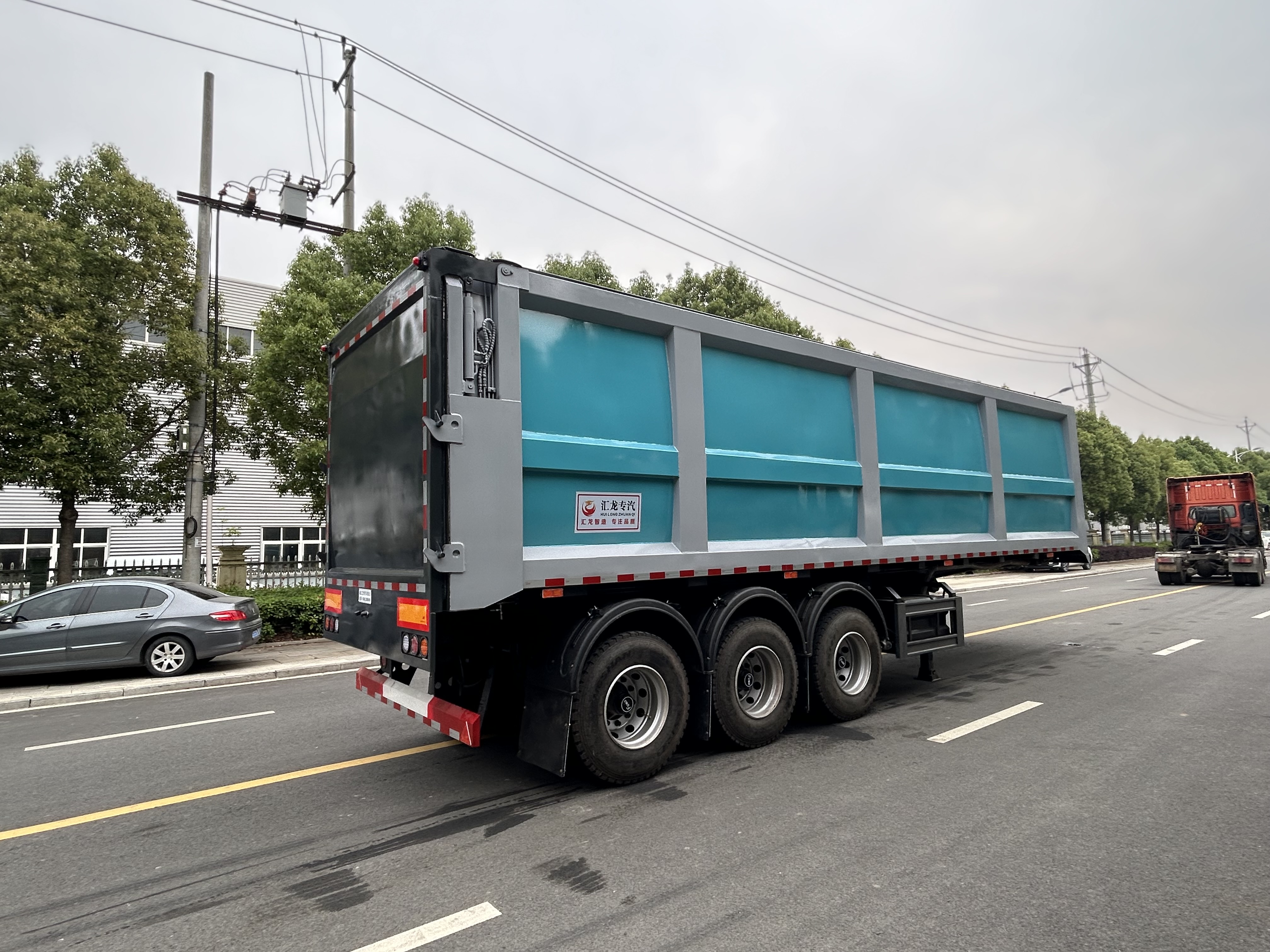 HLV9400ZLJ垃圾轉(zhuǎn)運半掛車