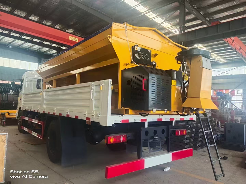 10立方融雪劑撒布機(jī)