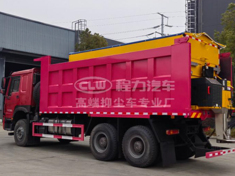 重汽豪沃除雪車